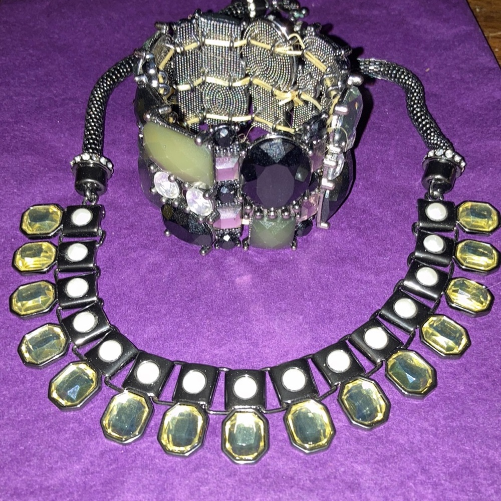 NWOT Beautiful rocker style in black metal statement set